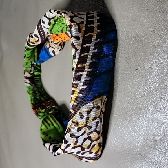 Small Headband and Bracelet set made in Ghana Africa - Picture 3 of 8